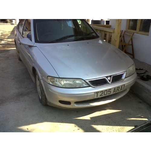 Dezmembrez Opel Vectra B, gri, 2000