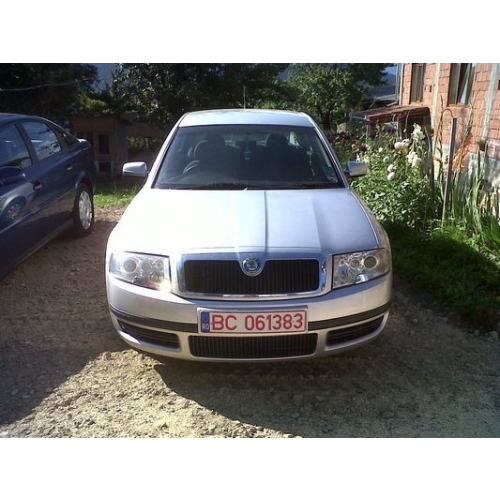 Dezmembrez Skoda Superb, gri, 2005