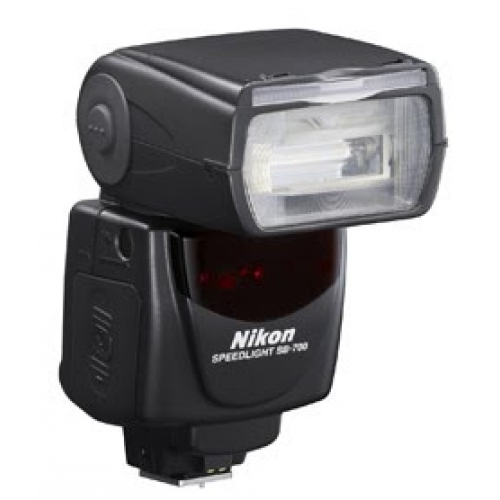 Vand blitz Nikon SB-700 aproape nou 850 lei