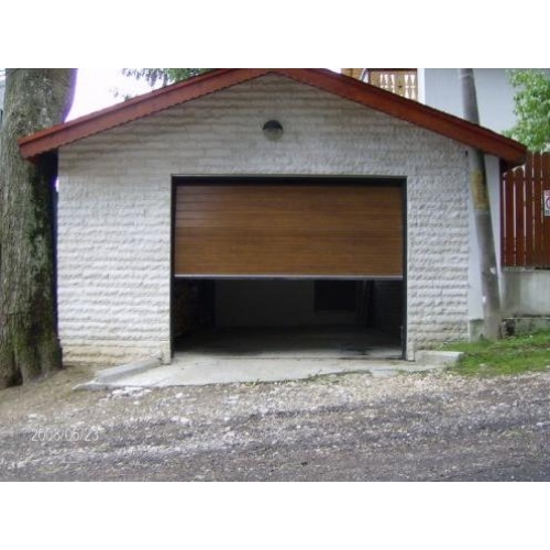Usi de garaj sectionale rezidentiale cu dimensiunile L: 3000 mm X H: 2500 mm