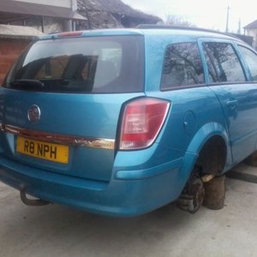 Dezmembrez Opel Astra H, bleu, 2005