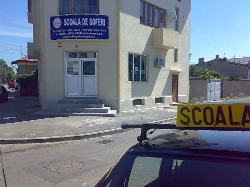 Scoala de soferi D&T Auto Best Ploiesti angajeaza instructor auto